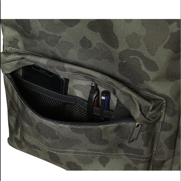 BRAND NEW CAMOUFLAGE CARHARTT BACKPACK (UNISEX) - Picture 4 of 5